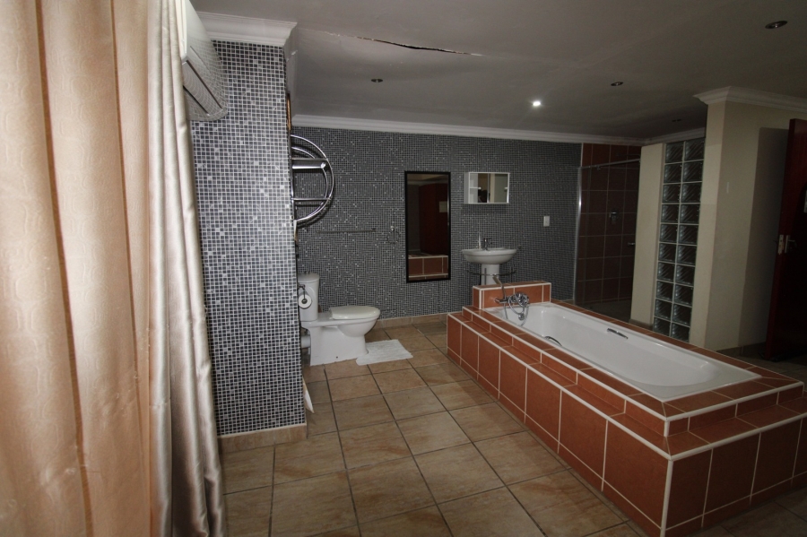 15 Bedroom Property for Sale in Langenhovenpark Free State